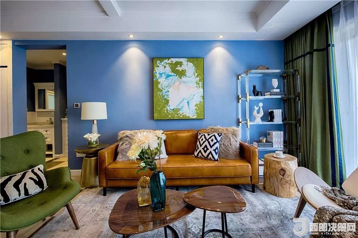 沙發(fā)背景墻選對(duì)裝飾畫，才能美了整個(gè)客廳空間！