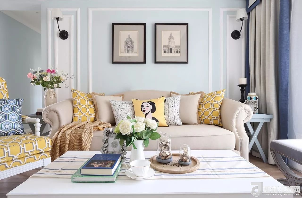 沙發(fā)背景墻選對(duì)裝飾畫，才能美了整個(gè)客廳空間！