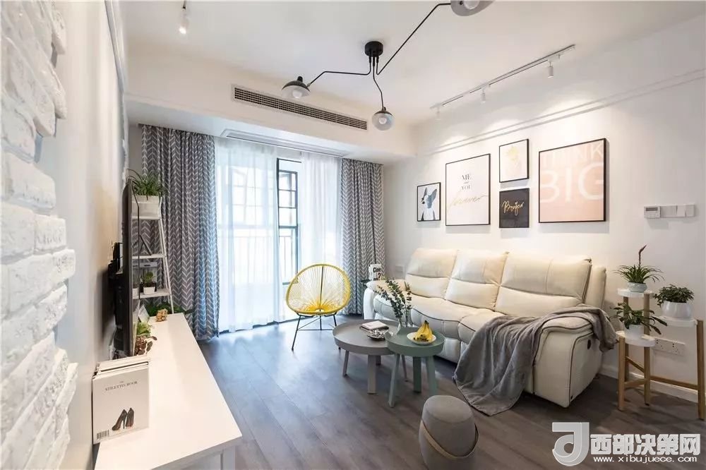 沙發(fā)背景墻選對(duì)裝飾畫，才能美了整個(gè)客廳空間！