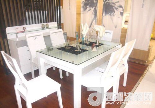 喜歡白色餐桌 但椅子該如何搭配？