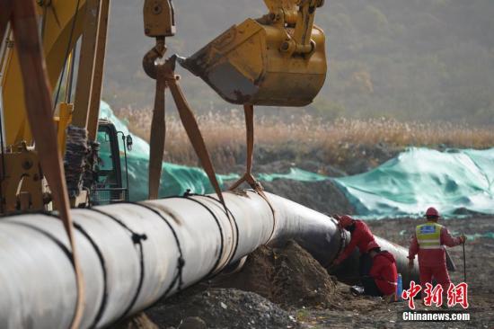 資料圖：天然氣管道施工現場。<a target='_blank'  data-cke-saved- >中新社</a>記者 蘇丹 攝
