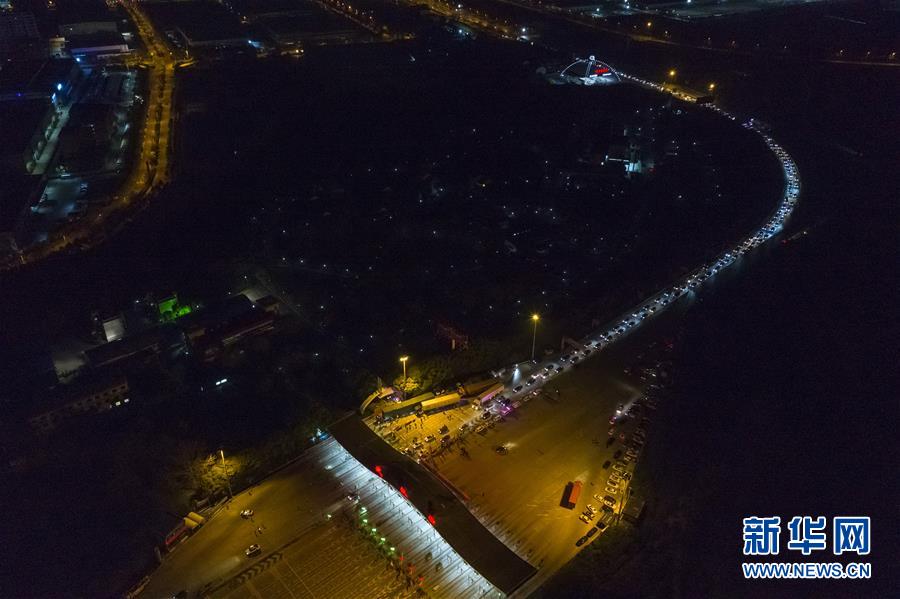 （新華全媒頭條·圖文互動(dòng)）（14）上下同心，守望相助——中國抗疫眾志成城的生動(dòng)實(shí)踐