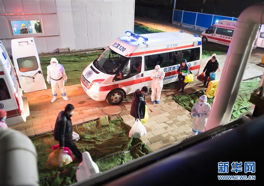 （聚焦疫情防控·圖文互動(dòng)）（11）分秒必爭(zhēng)！一切為了治病救人——中國(guó)抗疫生命至上的生動(dòng)實(shí)踐