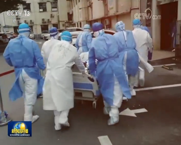 中國抗疫斗爭的生動實踐:讓黨旗在抗疫斗爭一線高高飄揚