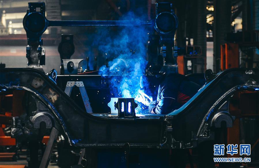 （在習(xí)近平新時(shí)代中國(guó)特色社會(huì)主義思想指引下——新時(shí)代新作為新篇章·習(xí)近平總書(shū)記關(guān)切事·圖文互動(dòng)）（3）汗水的味道——記錄奮戰(zhàn)在復(fù)工復(fù)產(chǎn)一線的勞動(dòng)者