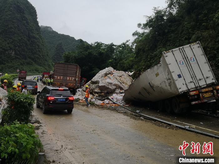 事故現(xiàn)場?！↑S鵬 攝