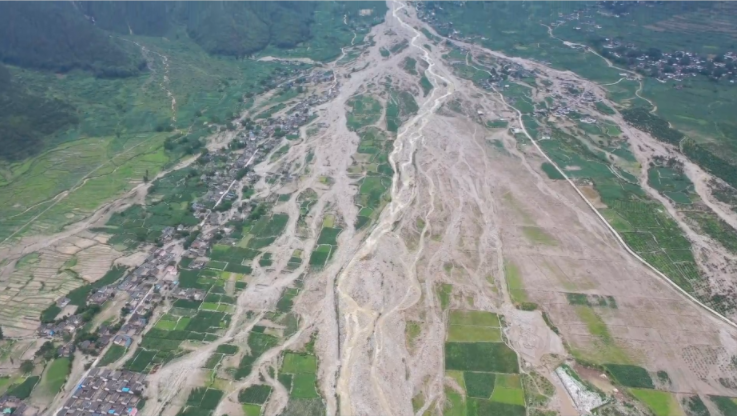 ▲圖為涼山冕寧山洪現(xiàn)場(chǎng)，來源：四川消防。